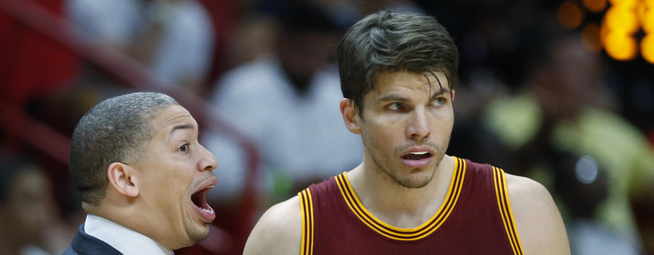 开云体育世界杯-骑士险胜天津队，利拉德关键制胜